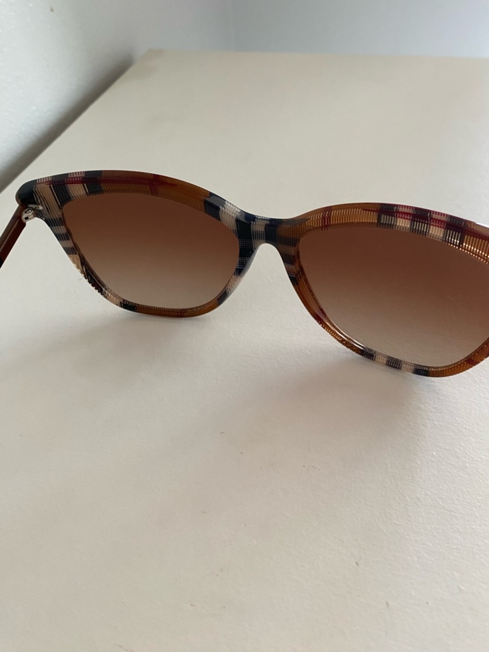 Burberry BE 4308 "Clare" sunglasses, characterized by their subtle cat-eye - Picture 5 of 7